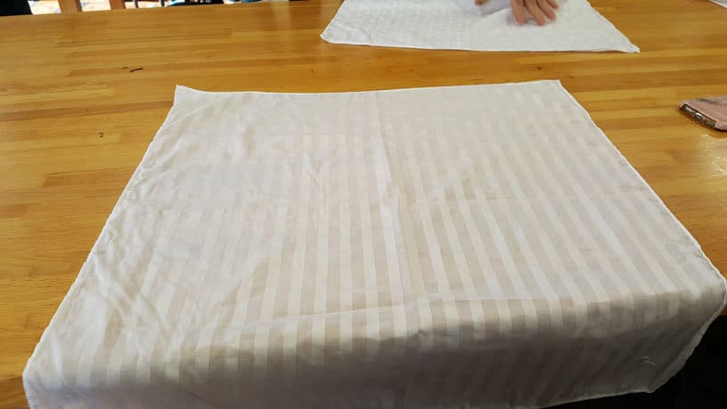 Kusakizome: Traditionelle japanische Färbung eines Tuchs (Tenugui), das weiße Tuch.