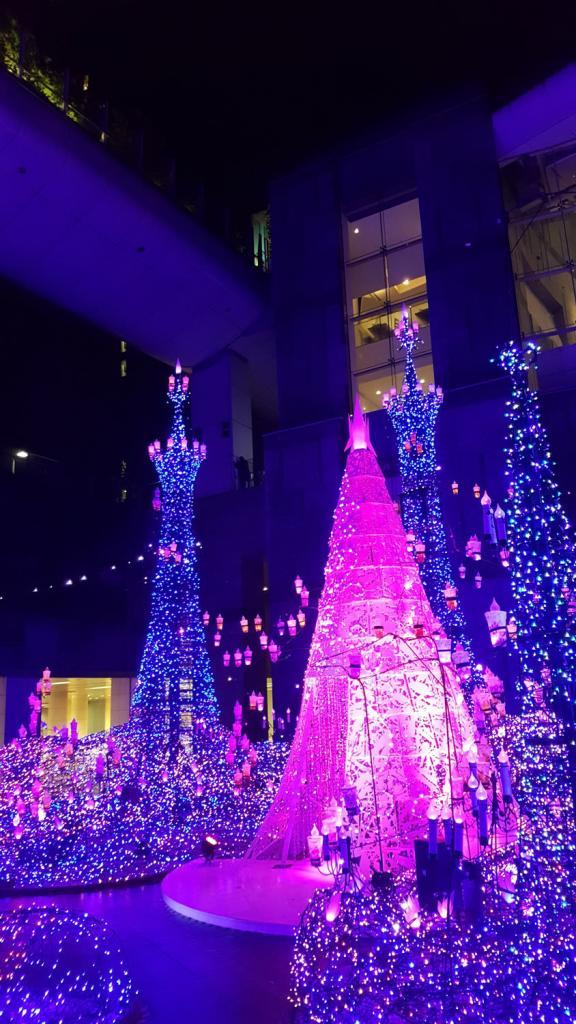 Illumination vor dem Caretta Shiodome Einkaufszentrum.