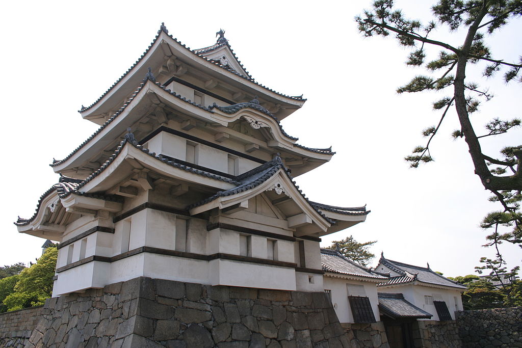 Ein Tsukimi-Yagura der Burg Takamatsu.